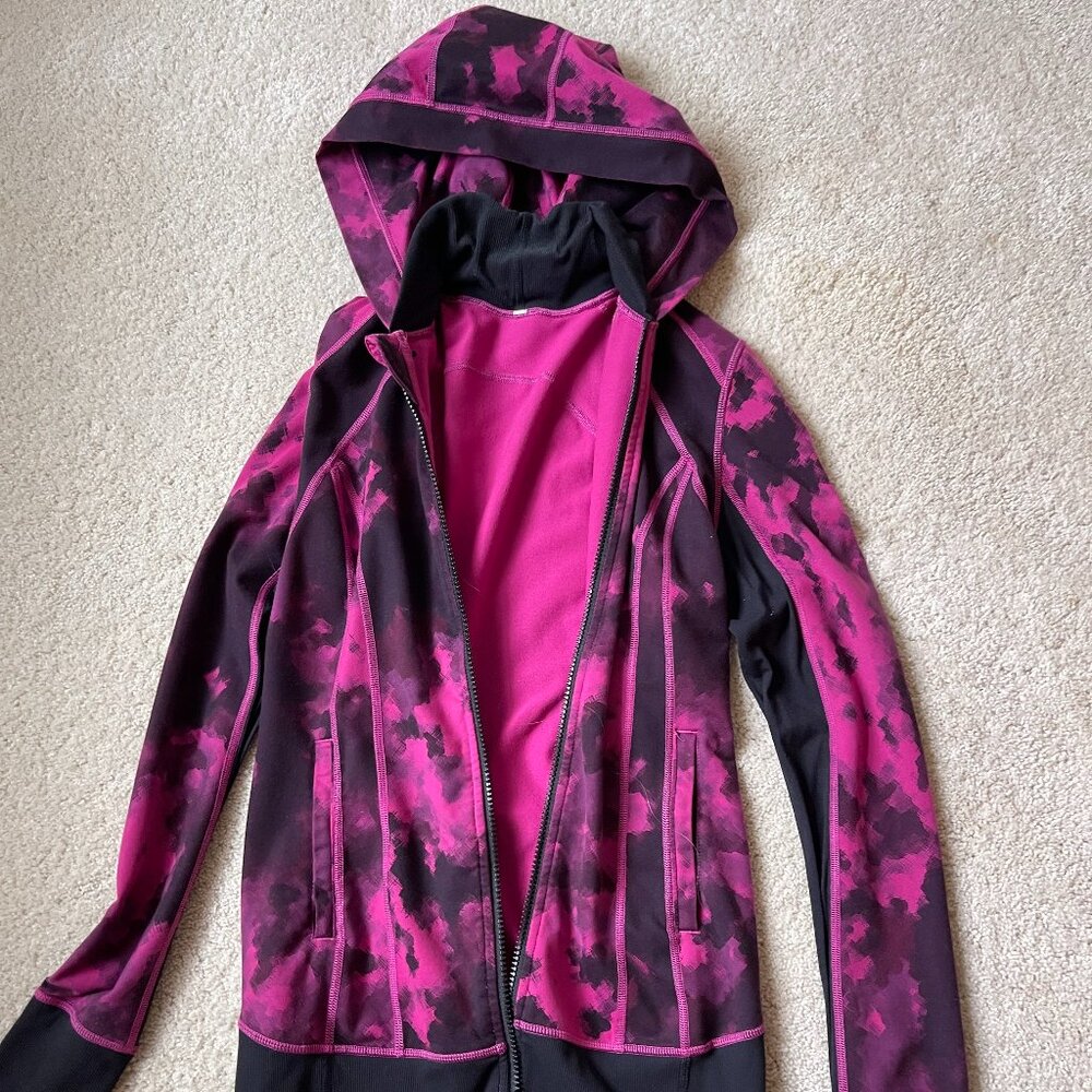 Lululemon Scuba Hoodie Pink and Black Tiedye like Print Size 6?/Small